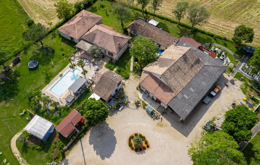 Agréable Chambre privative avec piscine et jacuzzi. Septfonds Extérieur photo